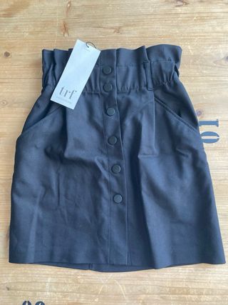Falda negra de Zara TRF