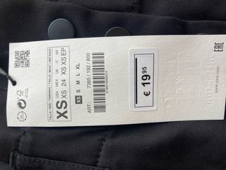 Falda negra de Zara TRF