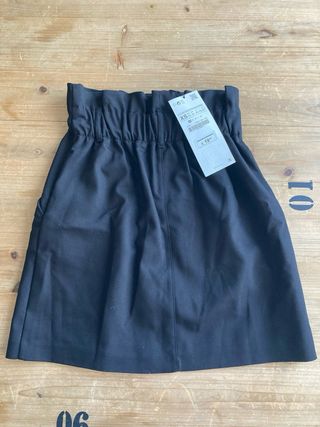 Falda negra de Zara TRF