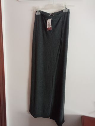 Falda larga Pull&Bear con etiqueta 