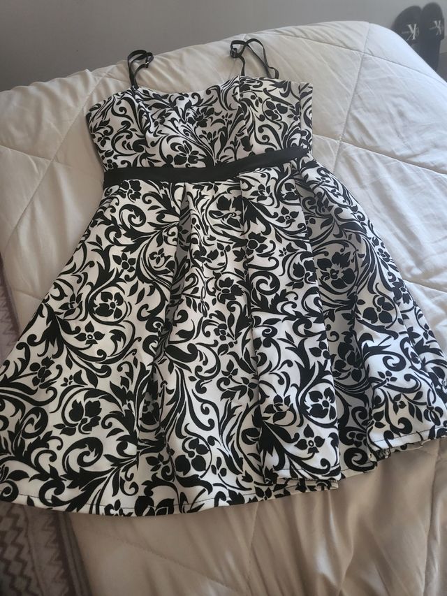 Rebajado. Oferta 2 vestidos jovencita