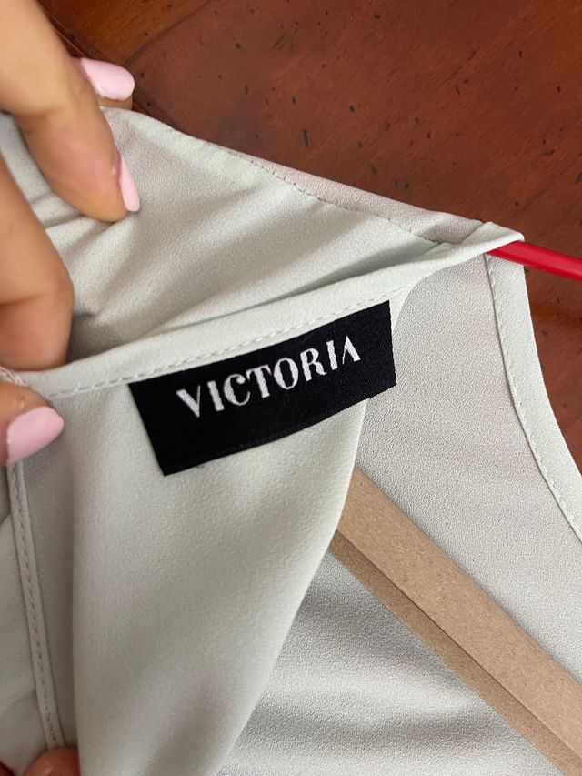 Conjunto de invitada verde agua de Victoria