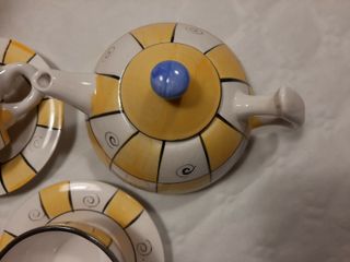 Teiera + 4 tazze caffe piattini + supporto giallo