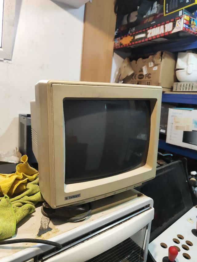 Monitor retro antiguo