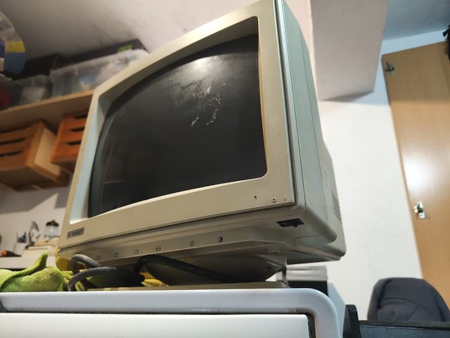 Monitor retro antiguo