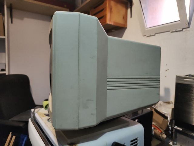 Monitor retro antiguo