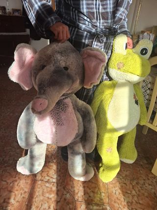 Giraffa orso elefante ranocchio pupazzo