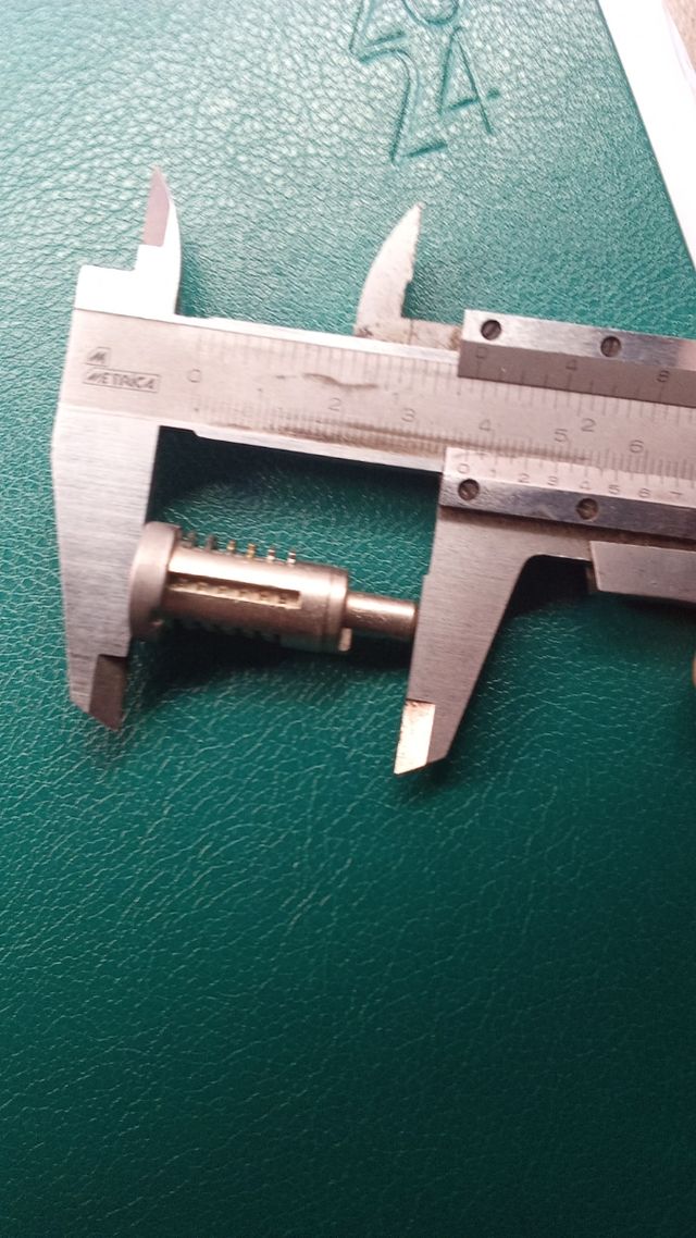 bombin cerradura con llave Renault 4 5 6 7 12