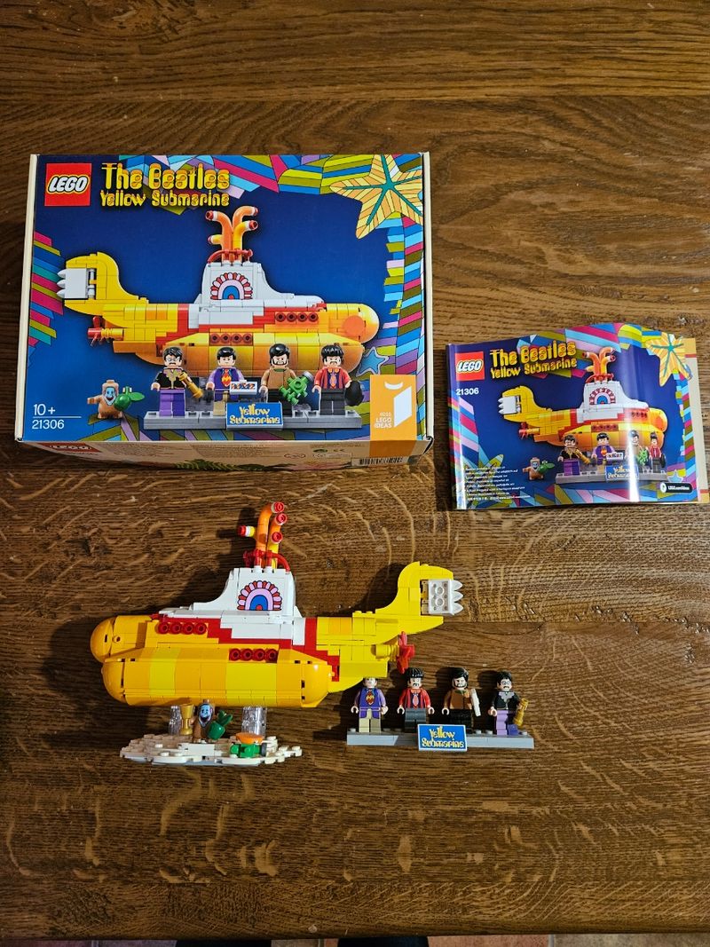 HOT Beatles Yellow Submarine Lego Smyths Beatles Yellow