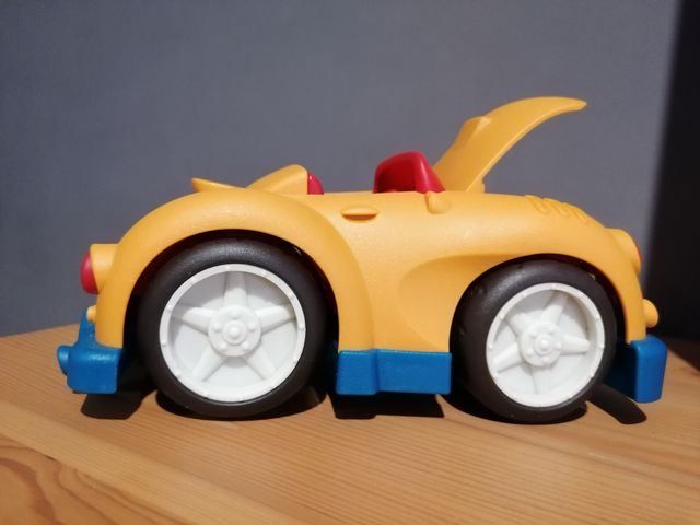 Battat. Coche Wonder Wheels Roadster amarillo.
