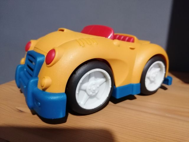 Battat. Coche Wonder Wheels Roadster amarillo.