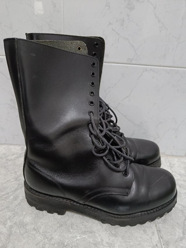 Botas de Caza de Piel. Cordones de material.