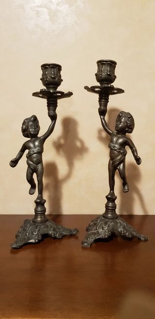 Coppia candelieri, portacandele con putti, metallo