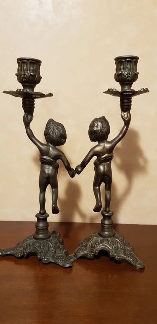 Coppia candelieri, portacandele con putti, metallo