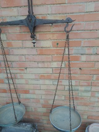 Antigua balanza hierro