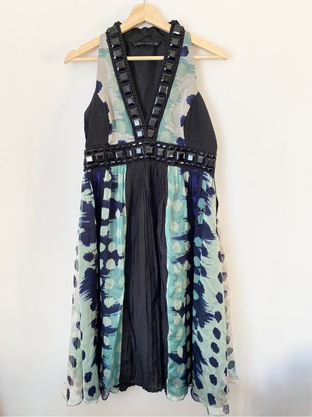 Vestido largo de fiesta de Zara Woman con piedras