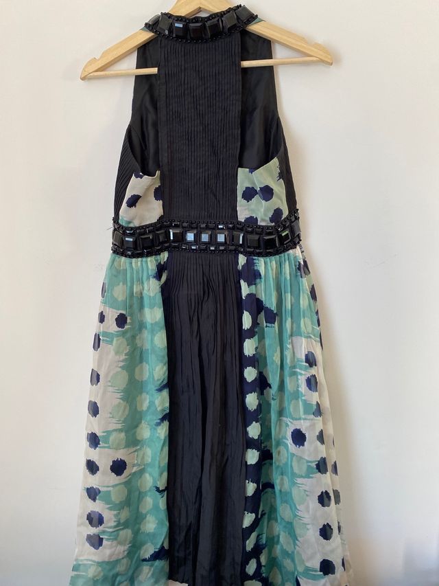 Vestido largo de fiesta de Zara Woman con piedras