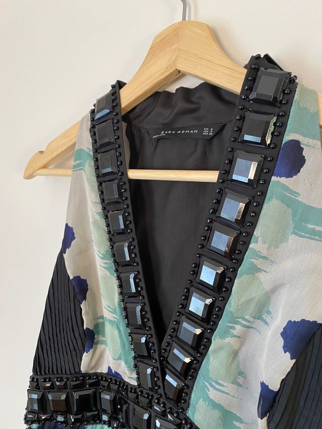 Vestido largo de fiesta de Zara Woman con piedras