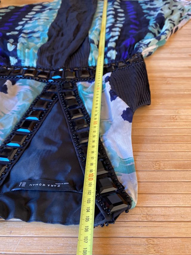 Vestido largo de fiesta de Zara Woman con piedras