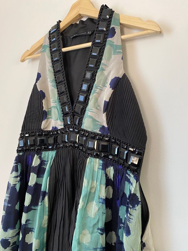 Vestido largo de fiesta de Zara Woman con piedras