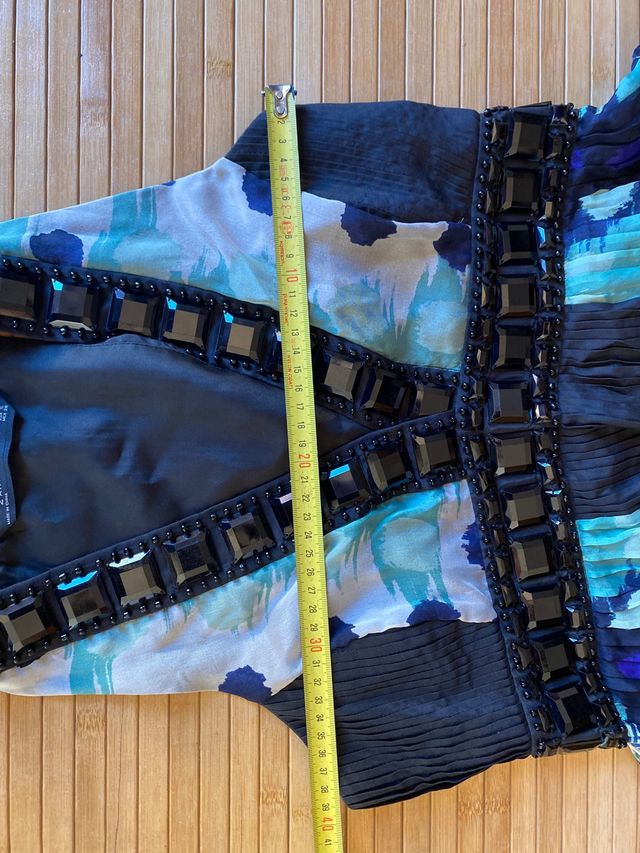 Vestido largo de fiesta de Zara Woman con piedras