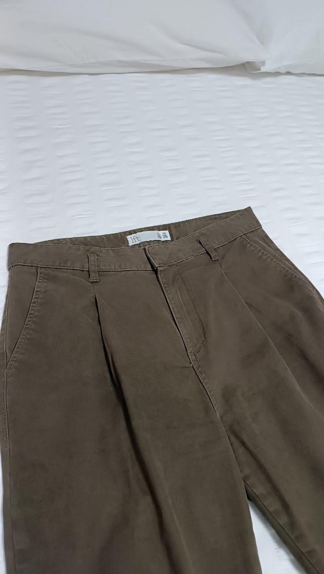 Pantalón chino verde militar