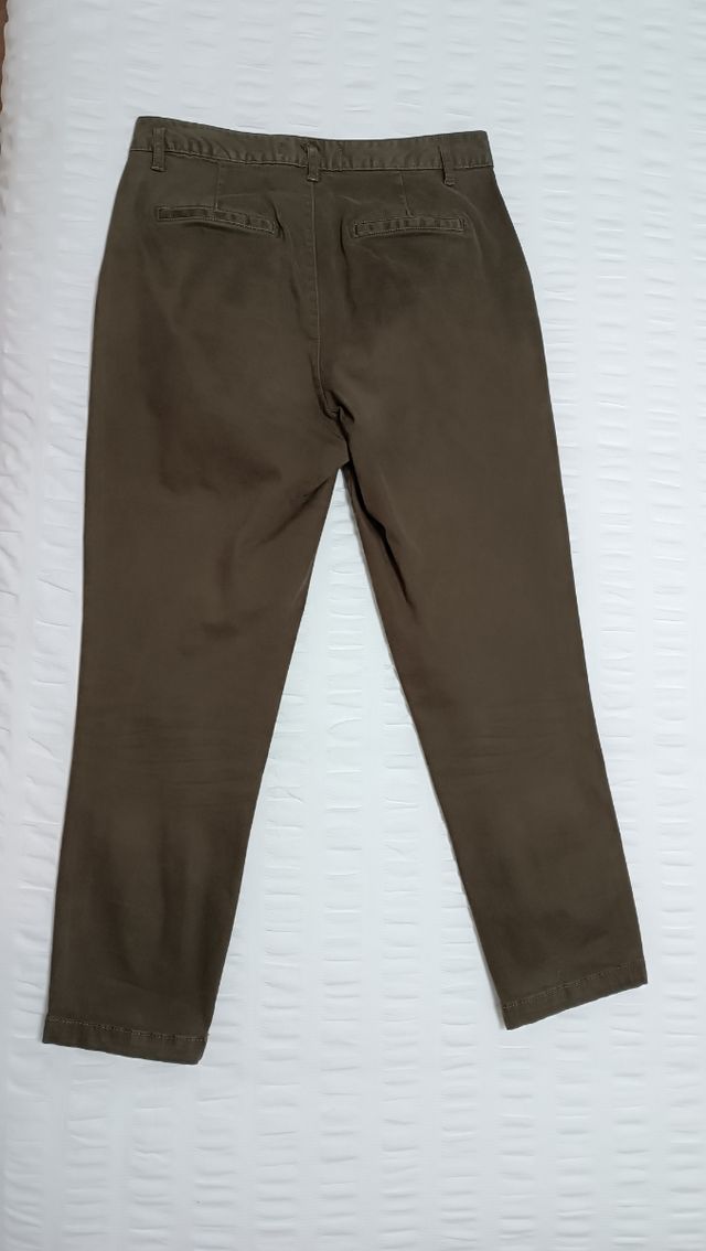 Pantalón chino verde militar