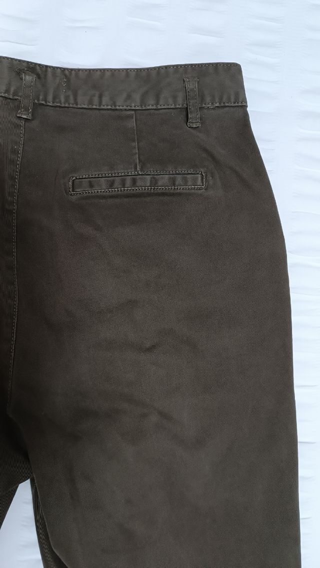 Pantalón chino verde militar