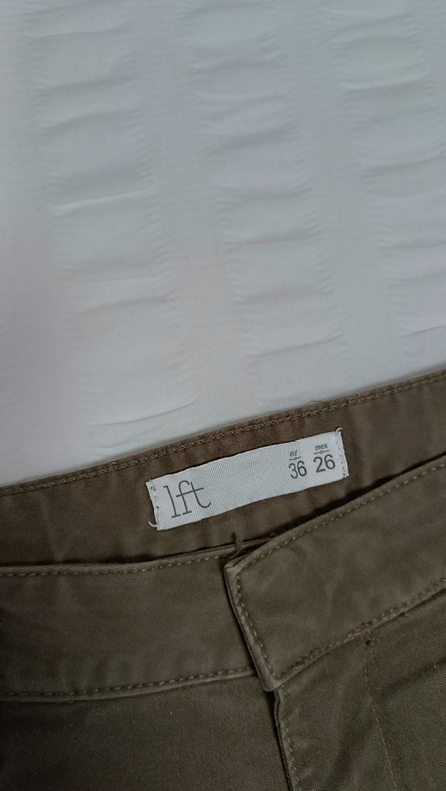 Pantalón chino verde militar