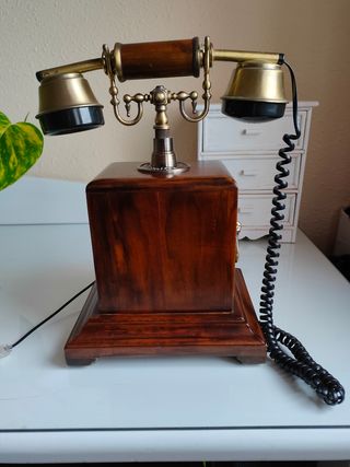 Teléfono vintage madera