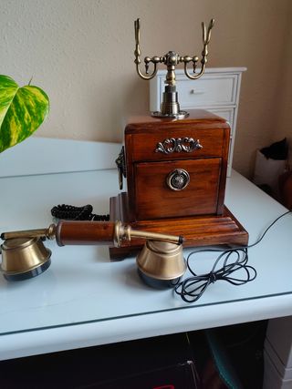 Teléfono vintage madera