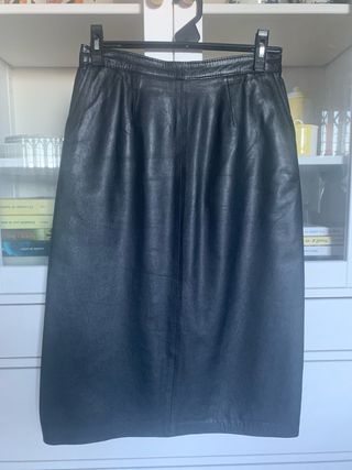 Falda midi de piel
