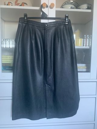 Falda midi de piel
