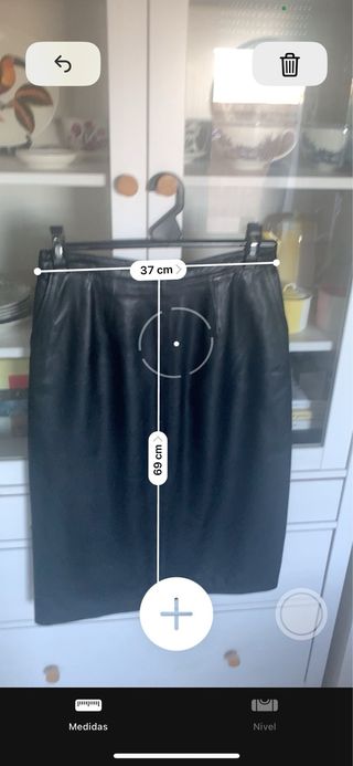 Falda midi de piel