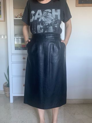 Falda midi de piel