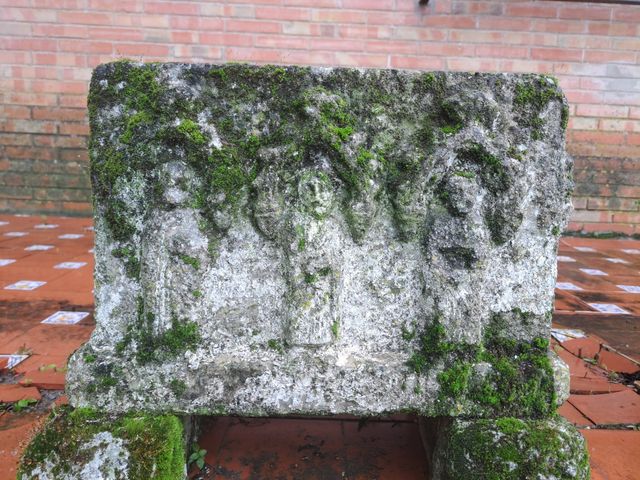 Maceta vintage hormigon bajorelieve