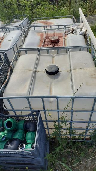 Depositos de liquido de 1100ts