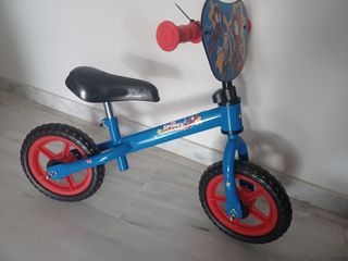 Bicicleta spiderman sin pedales. Nueva