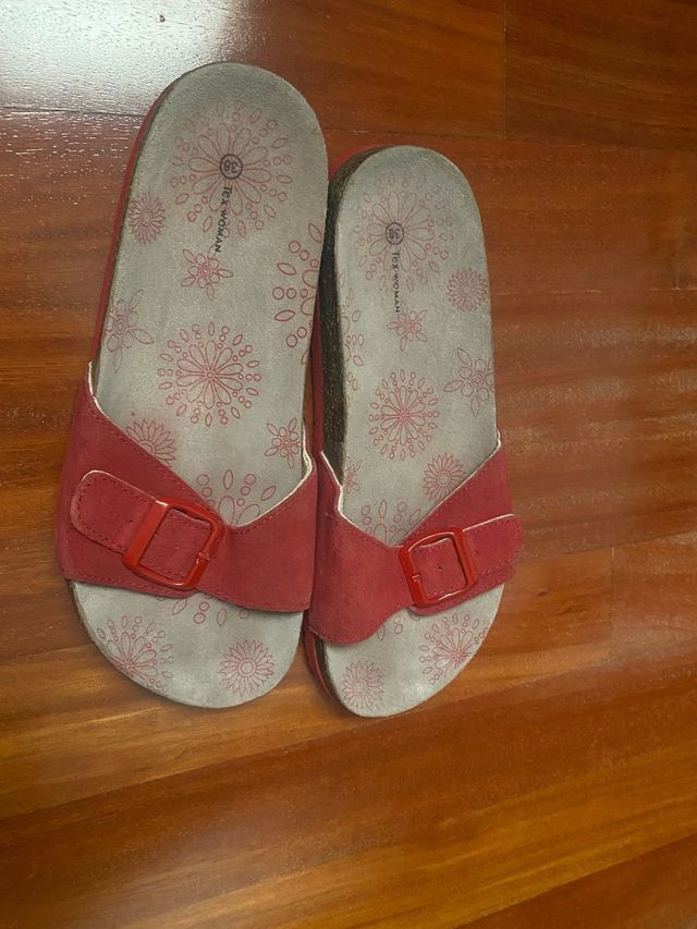 Sandalias rojas