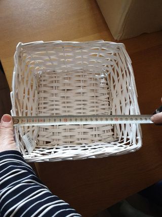 Cesta de mimbre blanca. Sin usar.