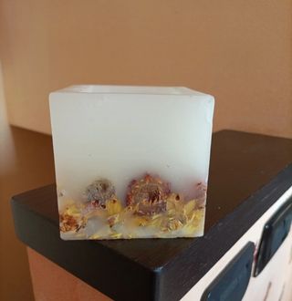 Candela artigianale con fiori secchi 