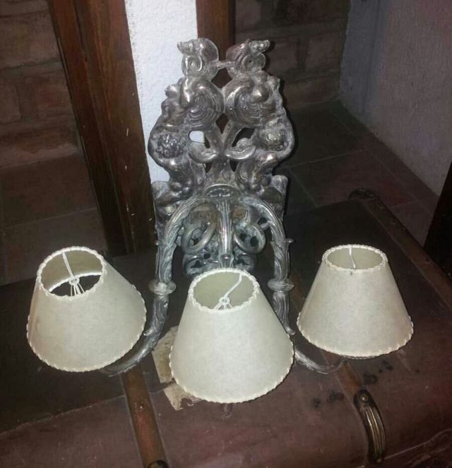 LÁMPARA-APLIQUE PARED DE 3 FOCOS PLATEADA Y ADORNA