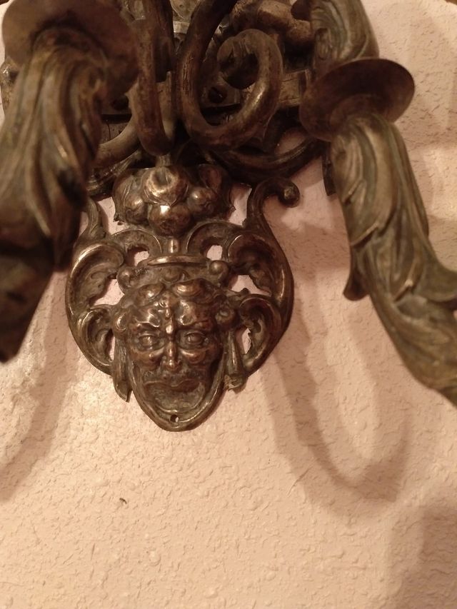 LÁMPARA-APLIQUE PARED DE 3 FOCOS PLATEADA Y ADORNA