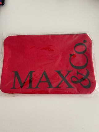 Estuches. fundas gafas etc. Guess. Max & co.