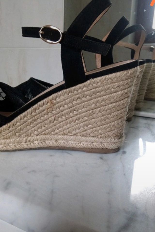 Scarpe nere zeppe e plateau