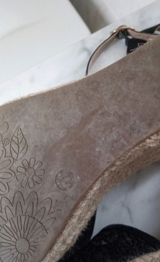 Scarpe nere zeppe e plateau