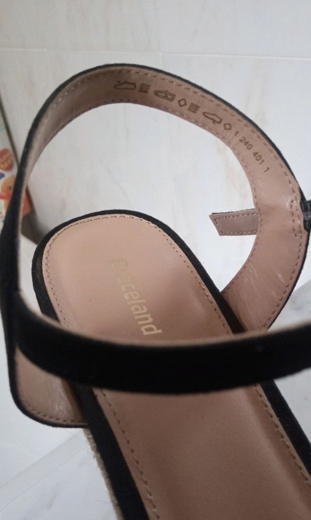 Scarpe nere zeppe e plateau