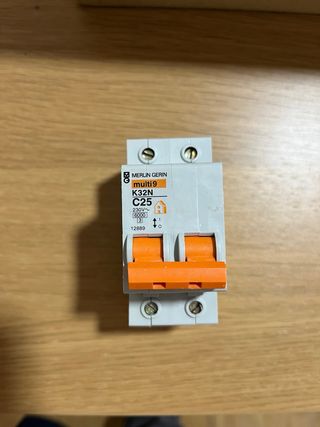 Interruptor magnetotermico c25