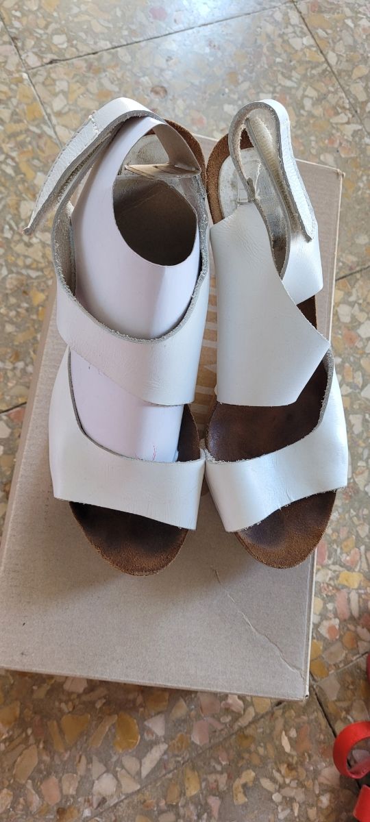 Zapatos de piel con tacón de 9 cm. 38