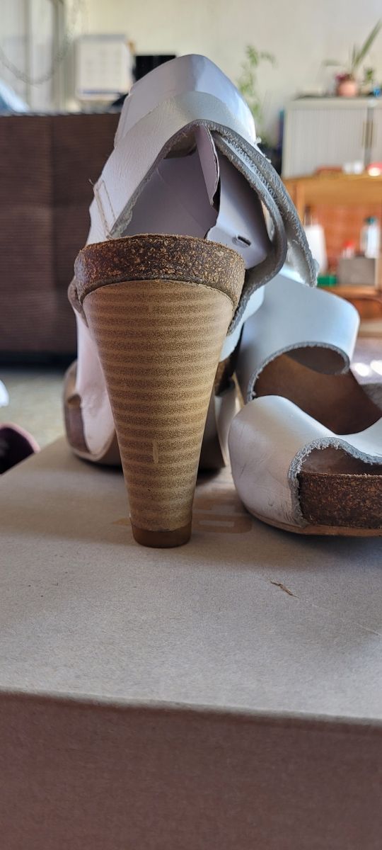 Zapatos de piel con tacón de 9 cm. 38